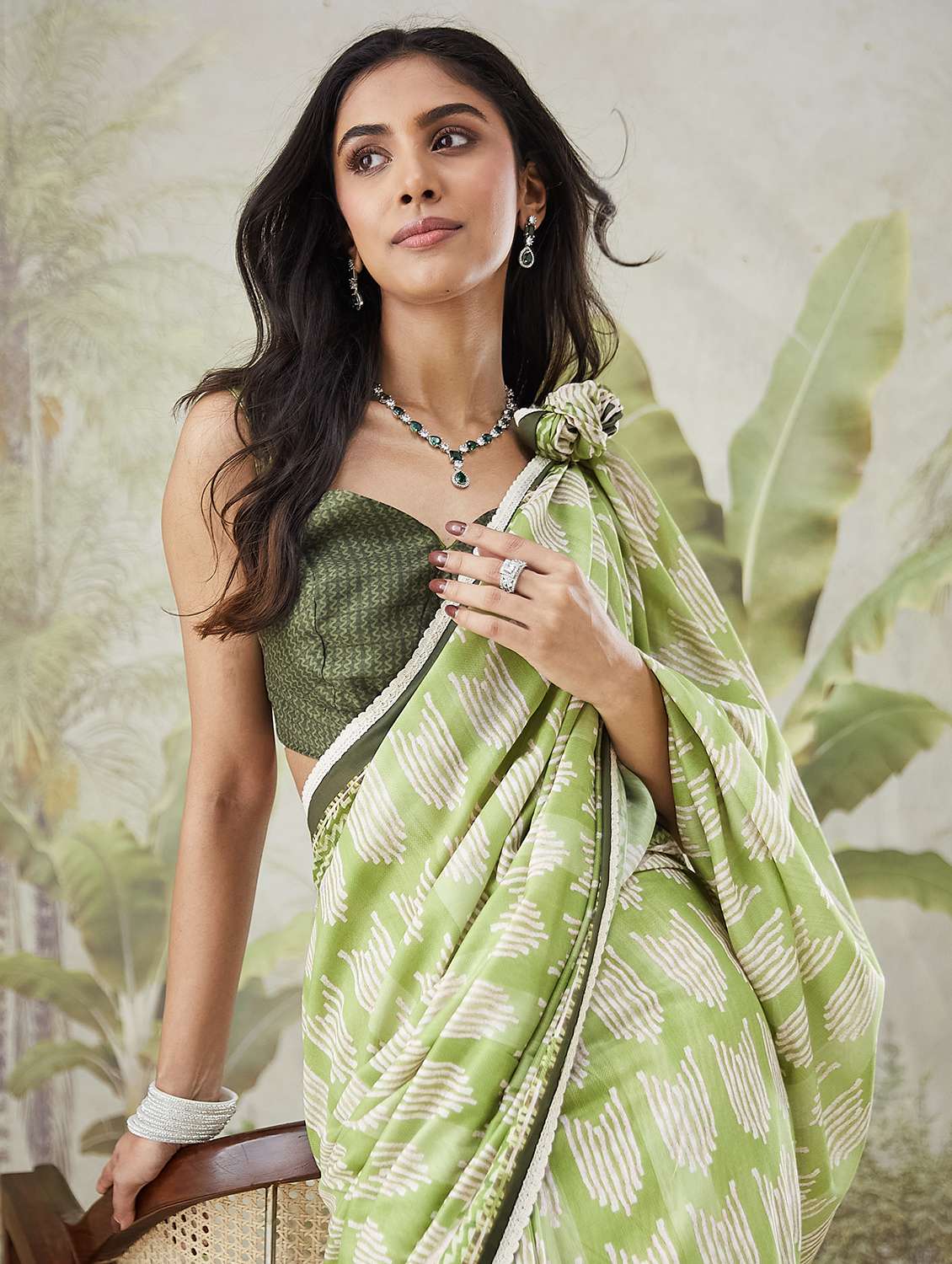 women printed ready to wear saree with blouse - 21911963 - Standard Image - 3
