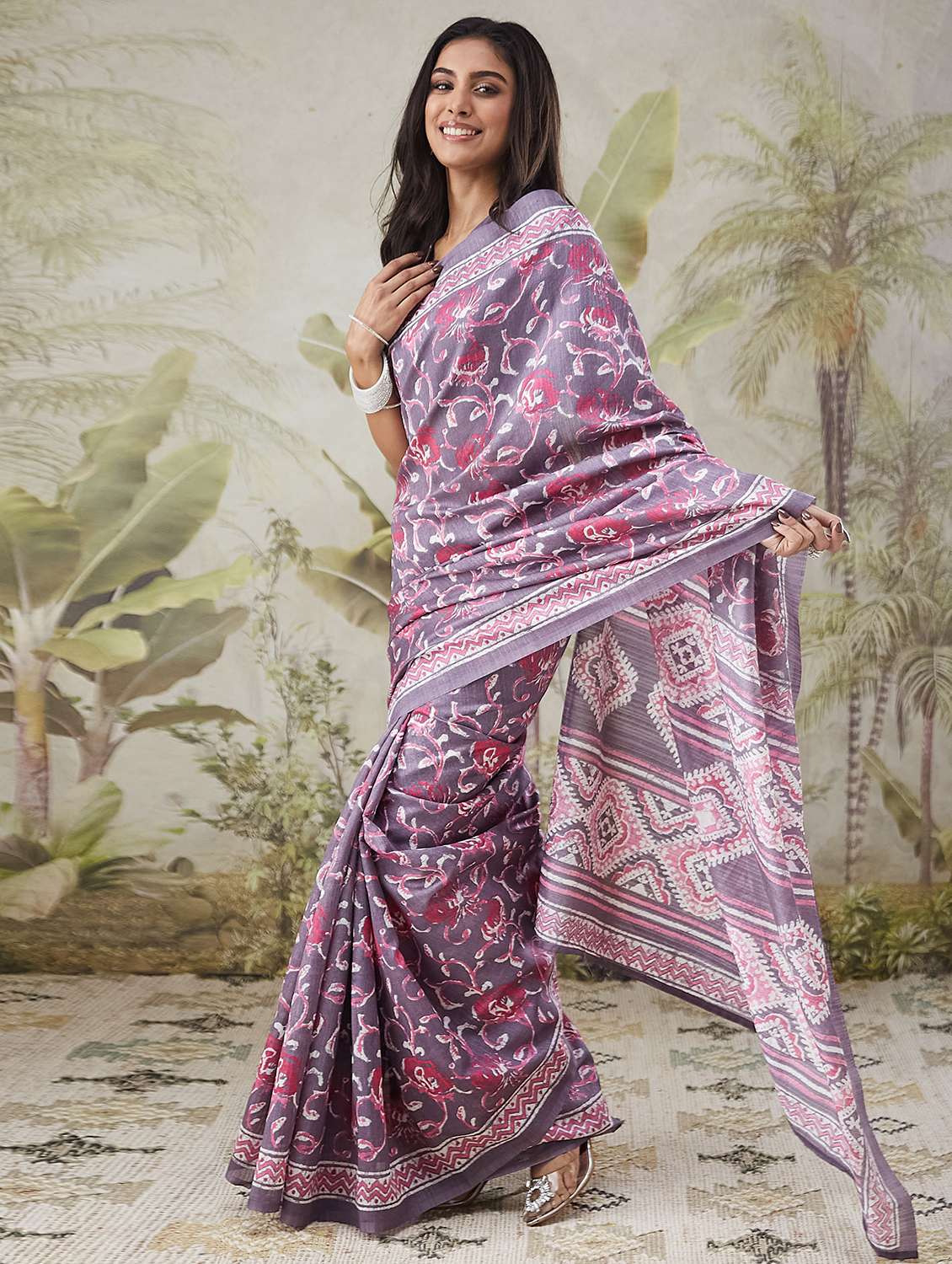 women printed casual wear saree with blouse - 21912327 -  Standard Image - 3
