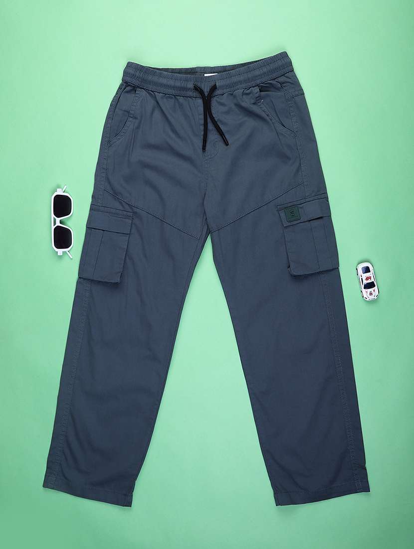 boys solid mid rise regular fit cargo