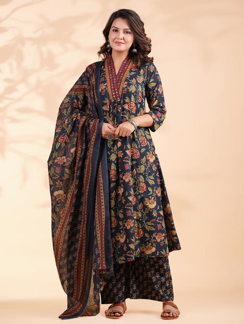 women three quarter sleeve kurta palazzo with dupatta set - 21913223 - Standard Image - 0