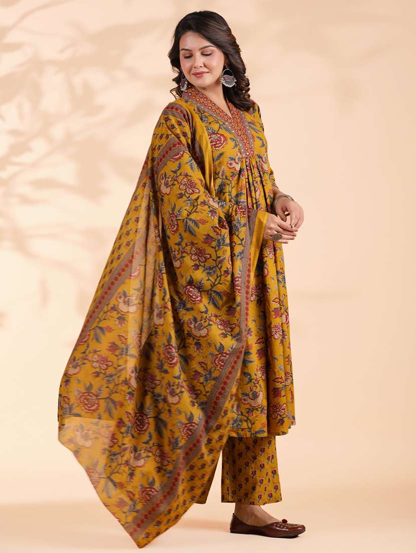 women three quarter sleeve kurta palazzo with dupatta set - 21913224 - Standard Image - 3