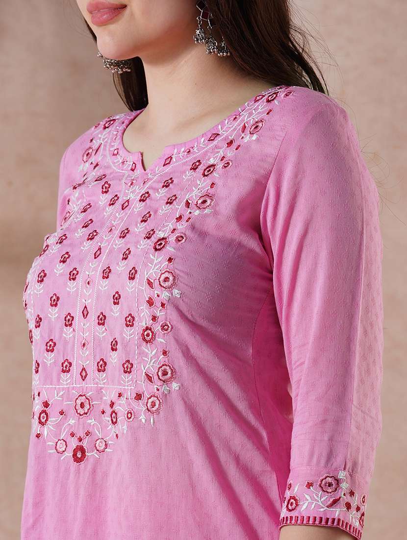 women three quarter sleeve kurta pant set - 21915404 -  Standard Image - 3