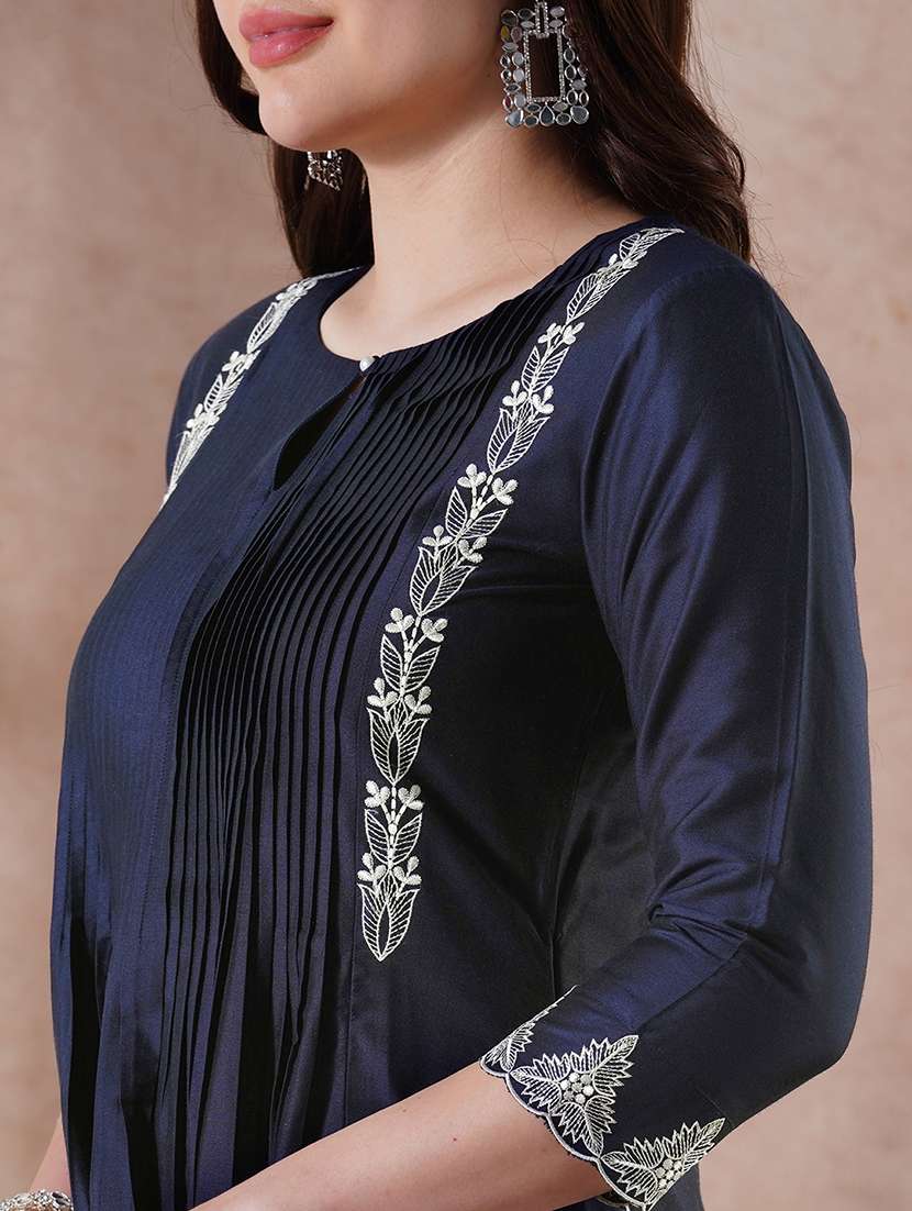 women embroidered three quarter sleeve kurta pant set - 21915409 -  Standard Image - 3