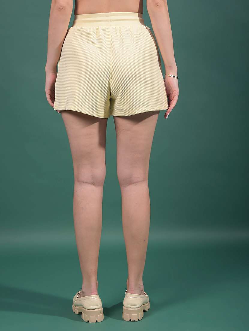 women solid mid rise regular fit shorts - 21916064 -  Standard Image - 3