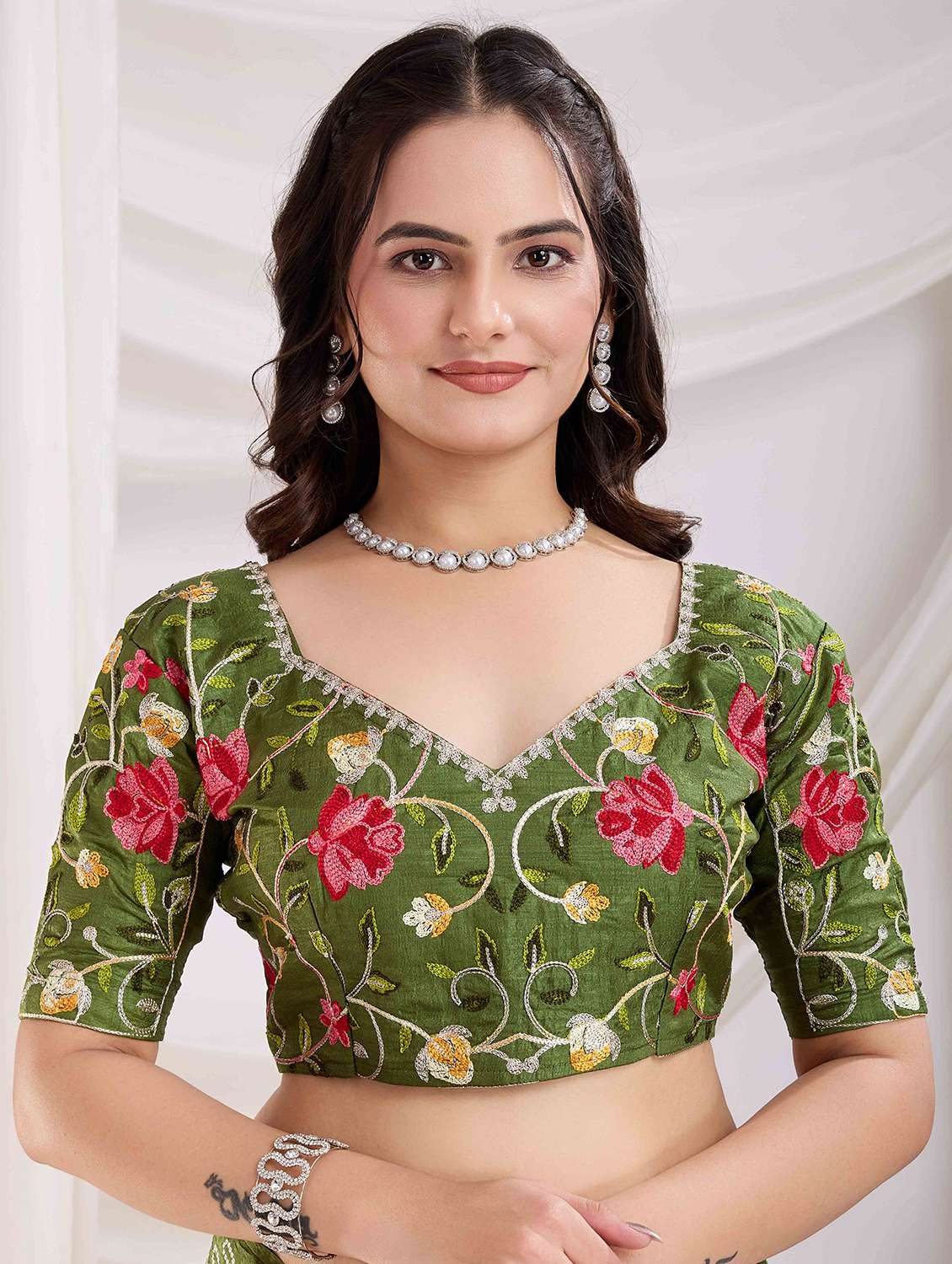 women bandhani printed bordered saree with blouse - 21916229 - Standard Image - 5