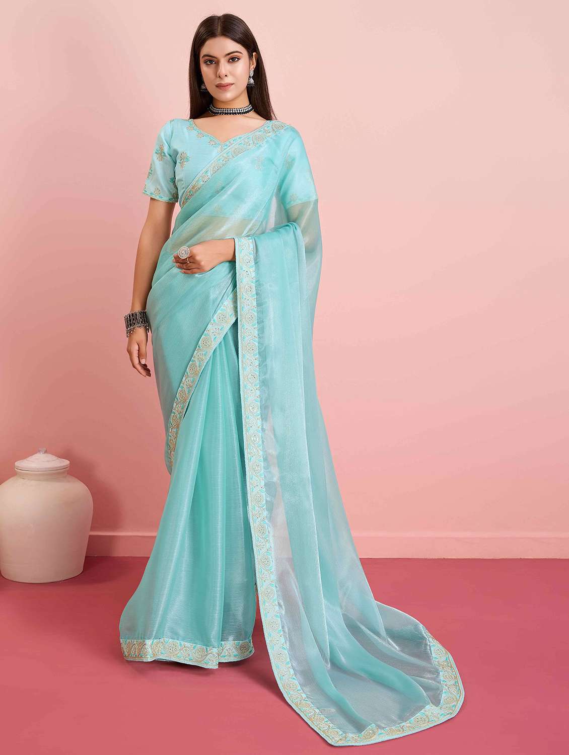 women solid with bordered saree with blouse