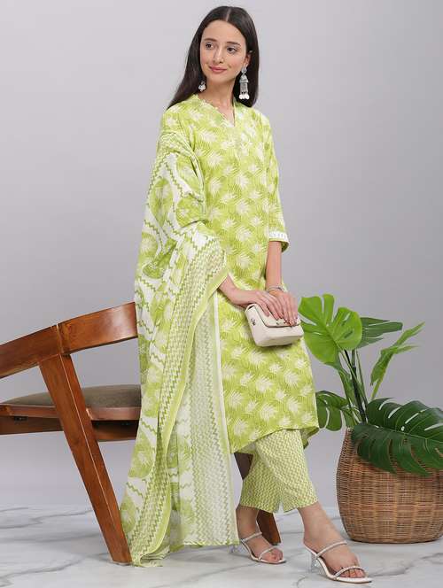 women three quarter sleeve kurta pant with dupatta set - 21916648 - Standard Image - 0