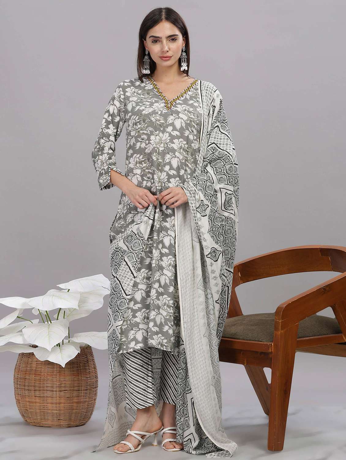women three quarter sleeve kurta pant with dupatta set