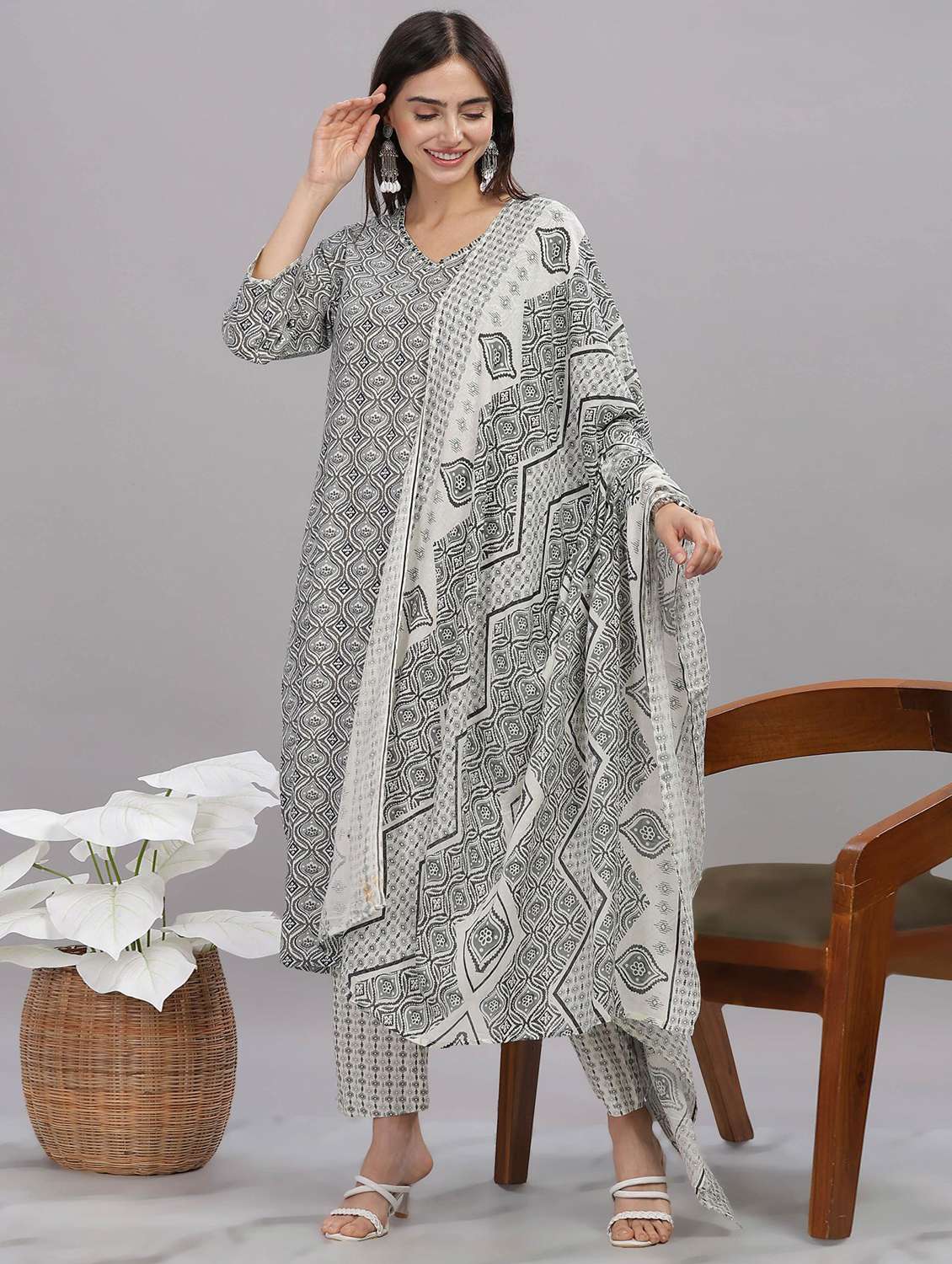 women three quarter sleeve kurta pant with dupatta set