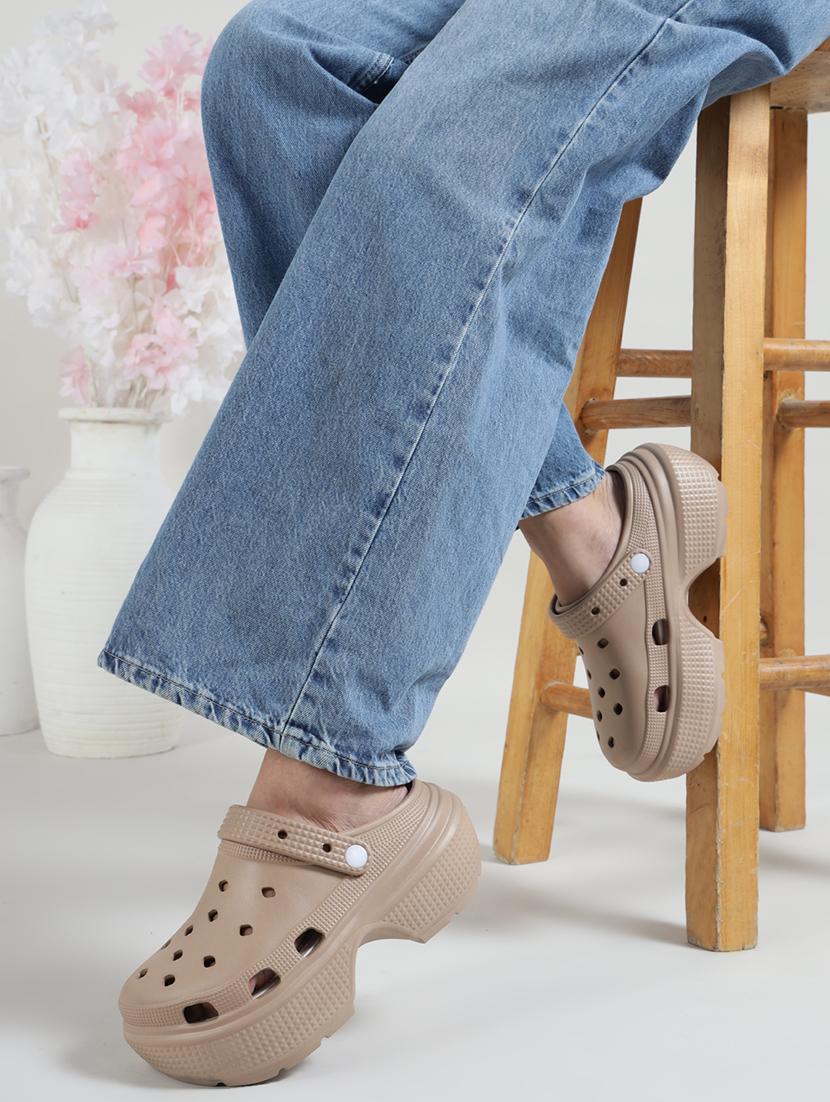women solid slip on clogs - 21917865 -  Zoom Image - 0