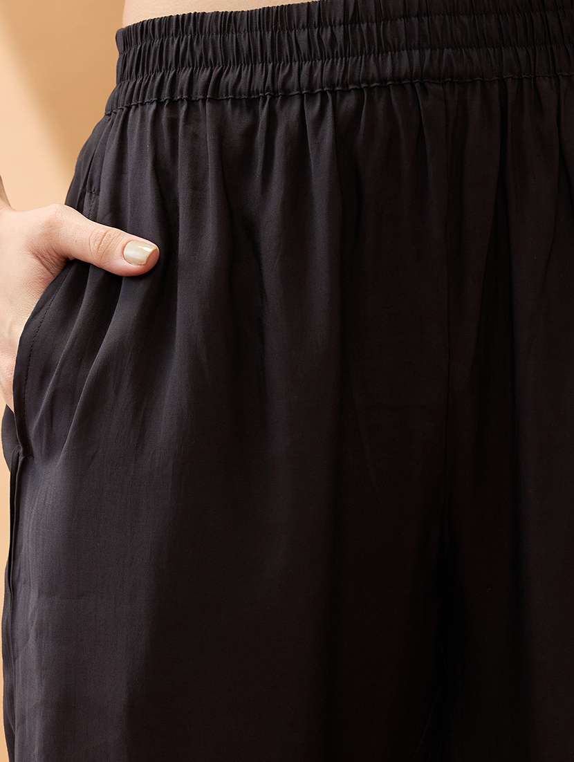 women black floral print lace insert scalloped hem straight kurta with elasticated pant set - 21918774 -  Standard Image - 5