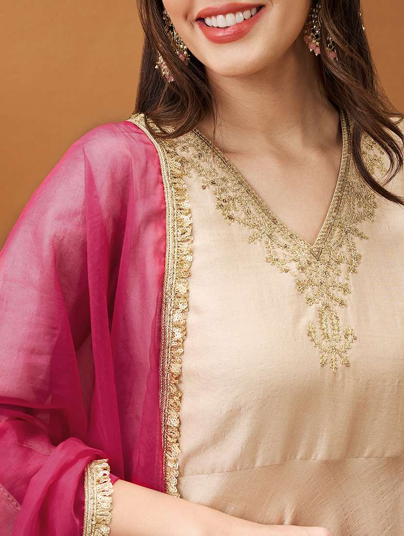 women peach embroidered v-neck asymmetric hem a-line kurta with palazzos & contrast dupatta  - 21918790 -  Standard Image - 3