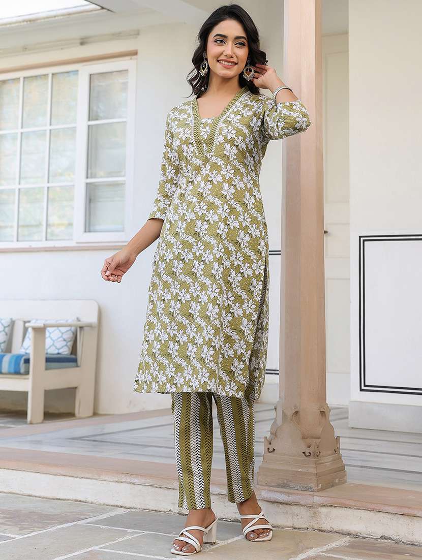 women three quarter sleeve kurta pant set - 21918797 -  Standard Image - 3