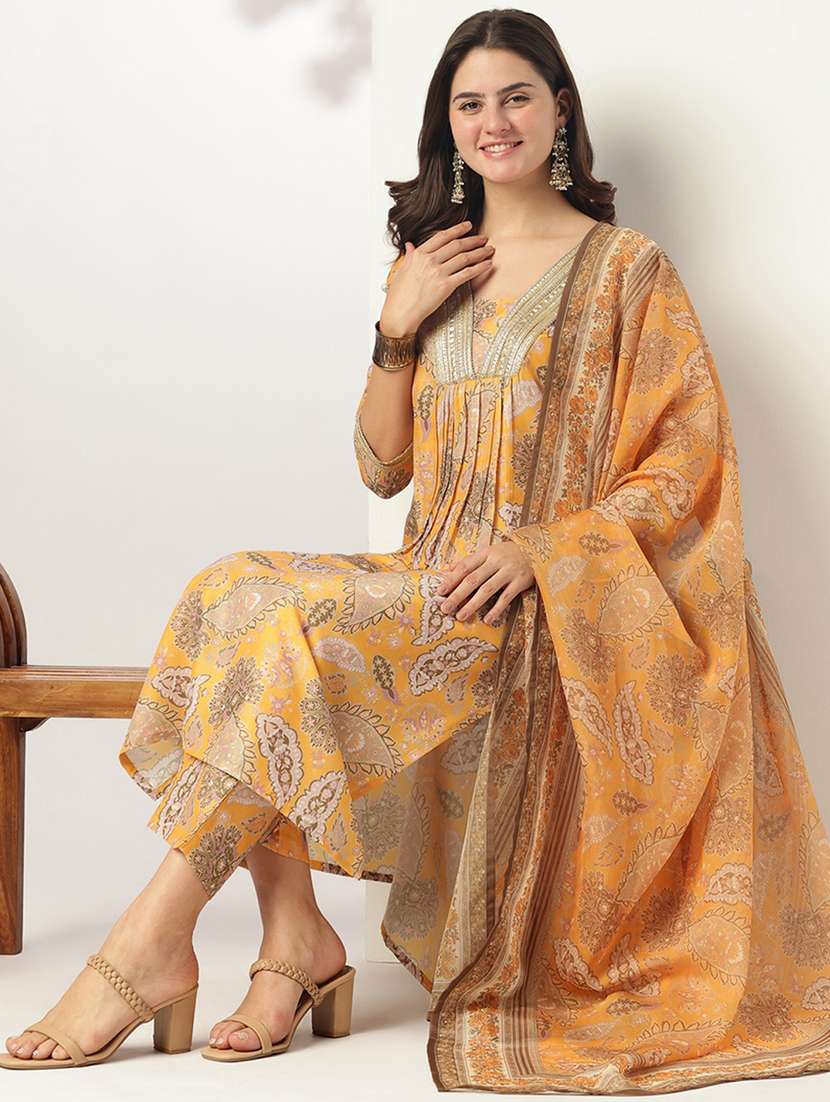 women three quarter sleeve kurta pant with dupatta set - 21918801 -  Standard Image - 3