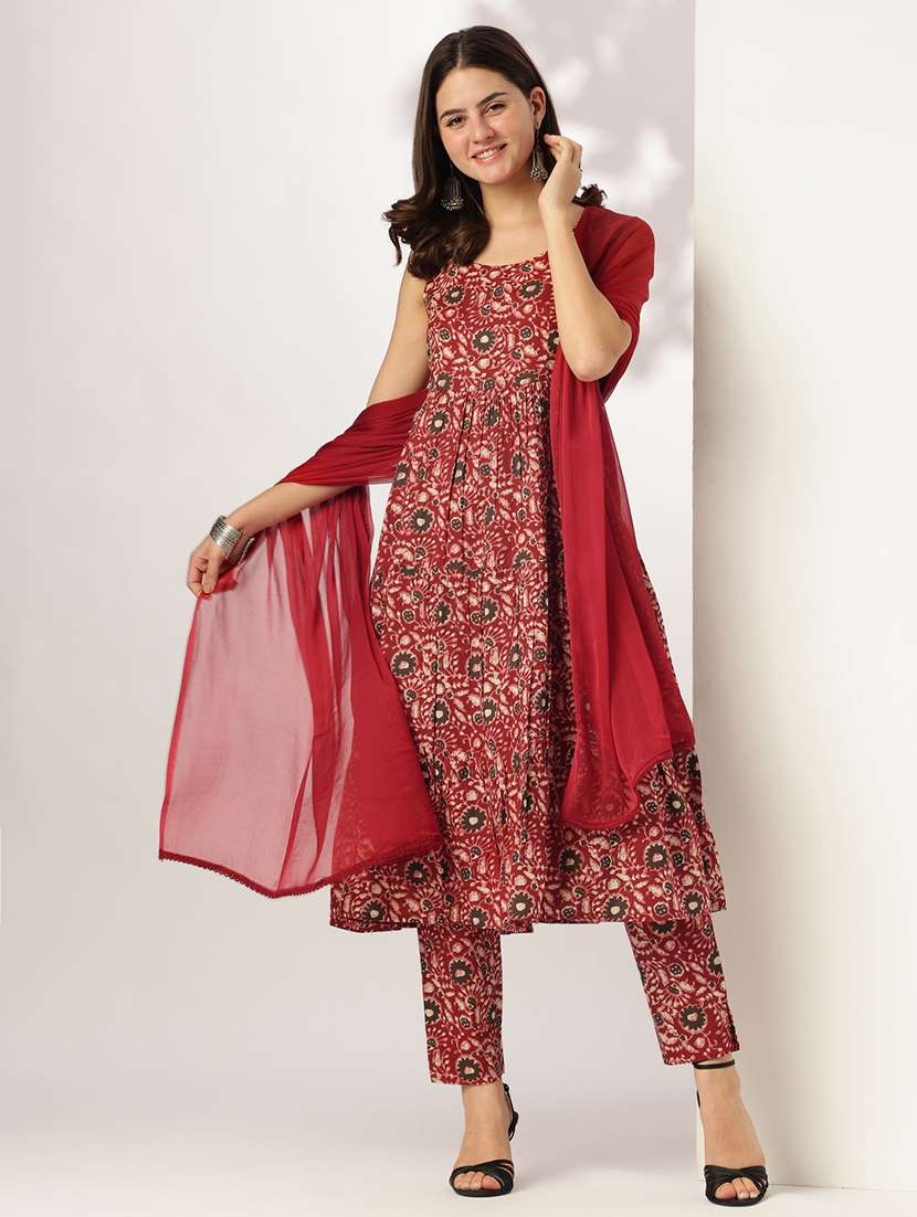 women red floral printed kurta pant with dupatta set - 21918802 -  Standard Image - 3