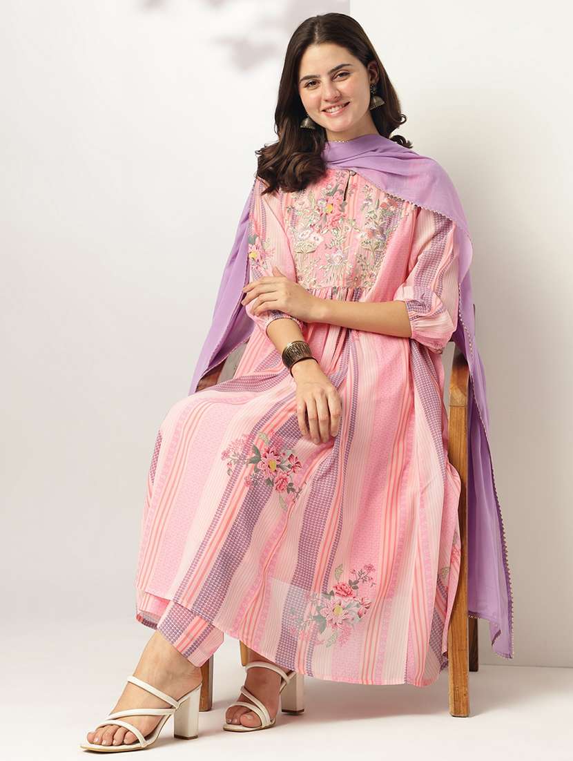 women three quarter sleeve kurta pant with dupatta set - 21918805 -  Standard Image - 3