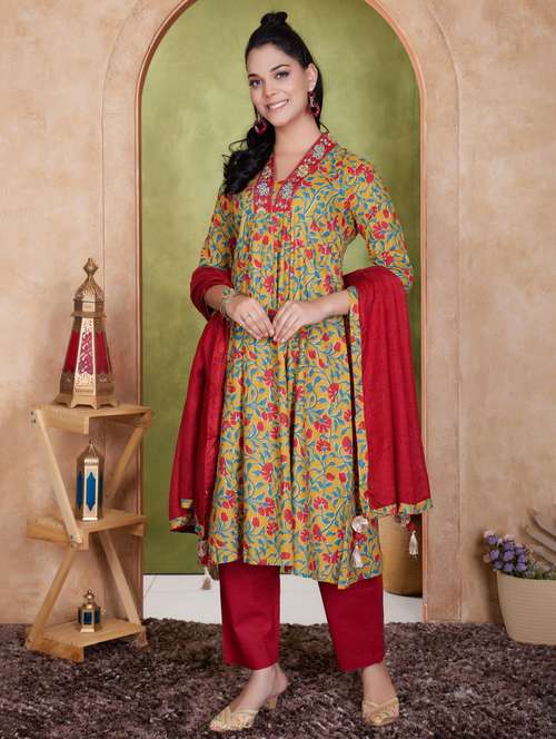 women three quarter sleeve kurta pant with dupatta set - 21918855 - Standard Image - 0