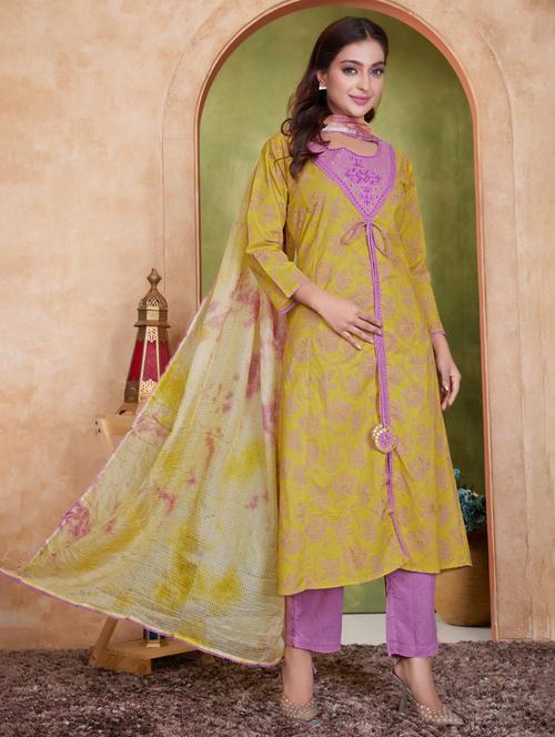 women three quarter sleeve kurta pant with dupatta set - 21918858 - Standard Image - 0