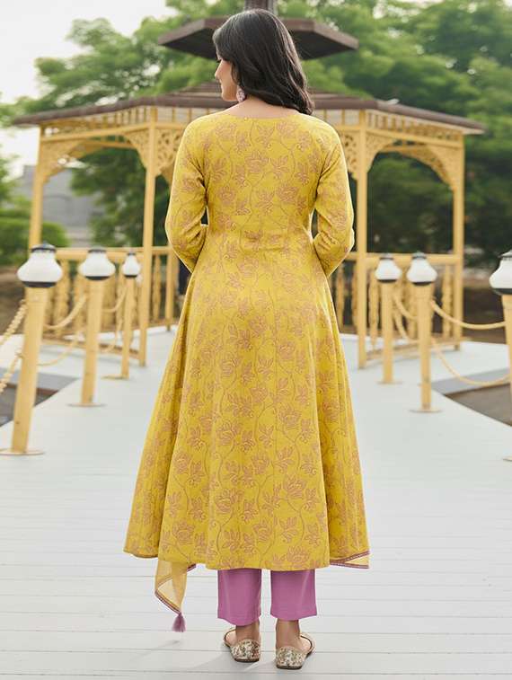 women three quarter sleeve kurta pant with dupatta set - 21918858 -  Standard Image - 3