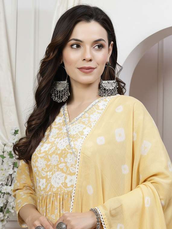 women three quarter sleeve kurta pant with dupatta set - 21918859 -  Standard Image - 5