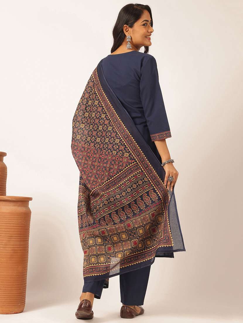 women three quarter sleeve kurta pant with dupatta set - 21918871 -  Standard Image - 3