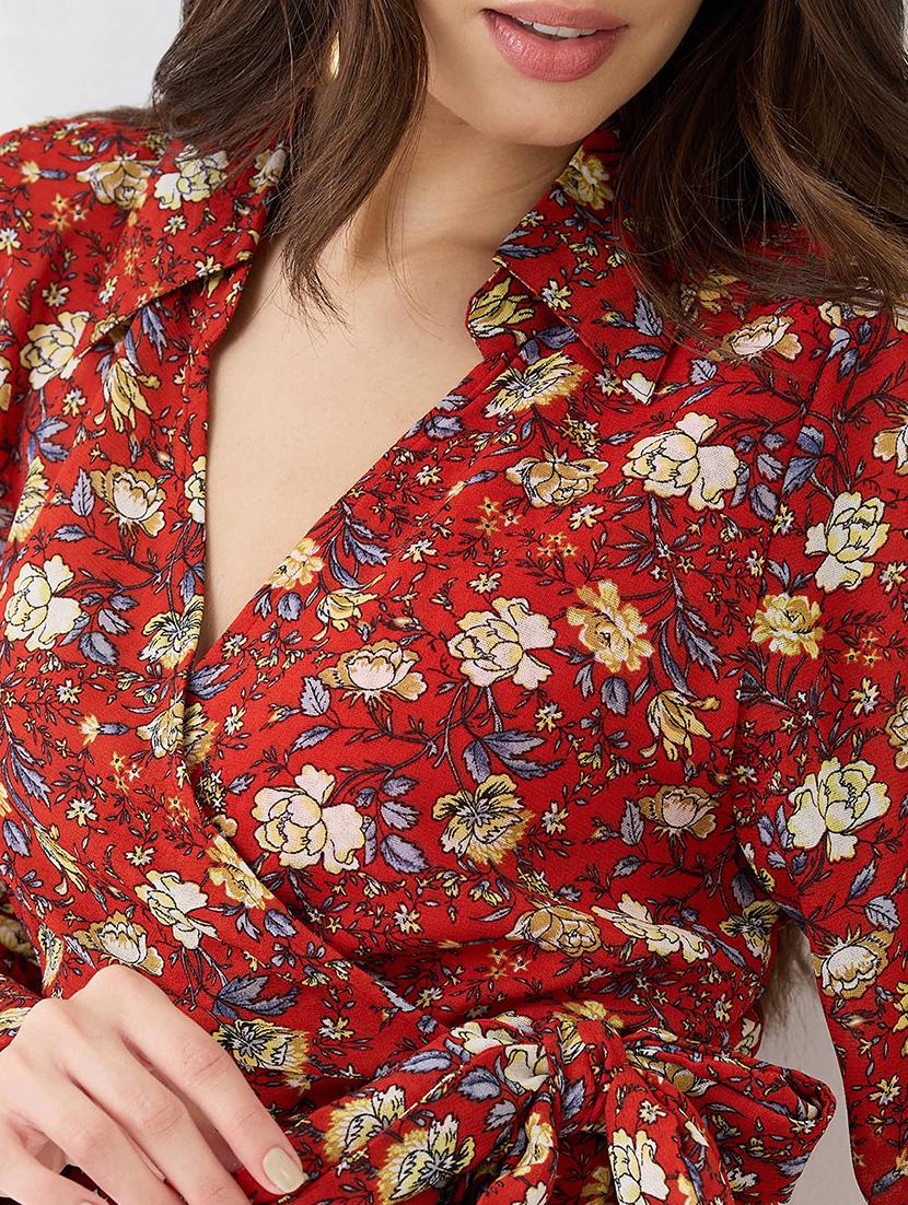 women red collared v-neck cuffed sleeves allover floral print mini tie-up wrap dress - 21918953 - Standard Image - 5