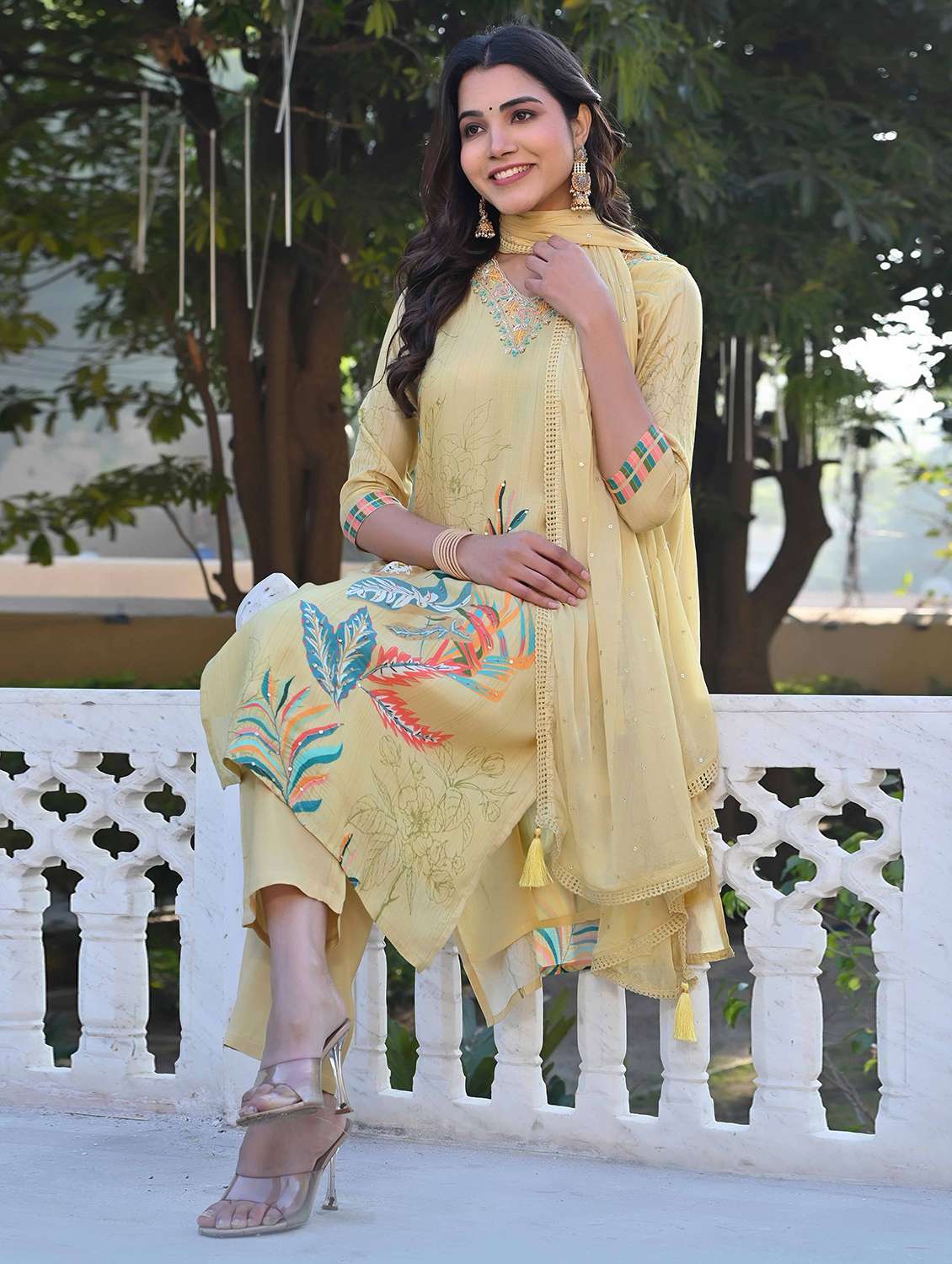 women three quarter sleeve kurta pant with dupatta set - 21919854 -  Standard Image - 3