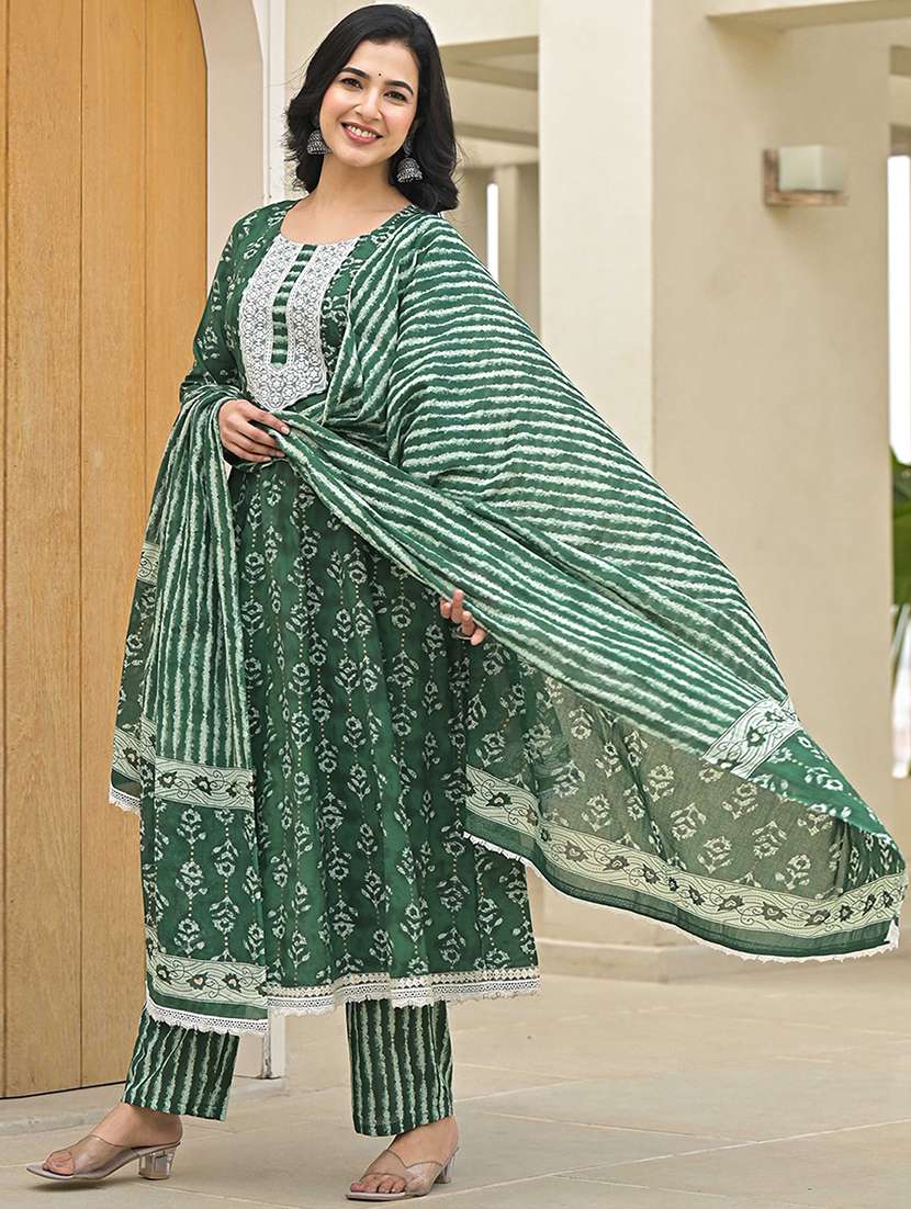 women three quarter sleeve kurta pant with dupatta set - 21919875 - Standard Image - 3