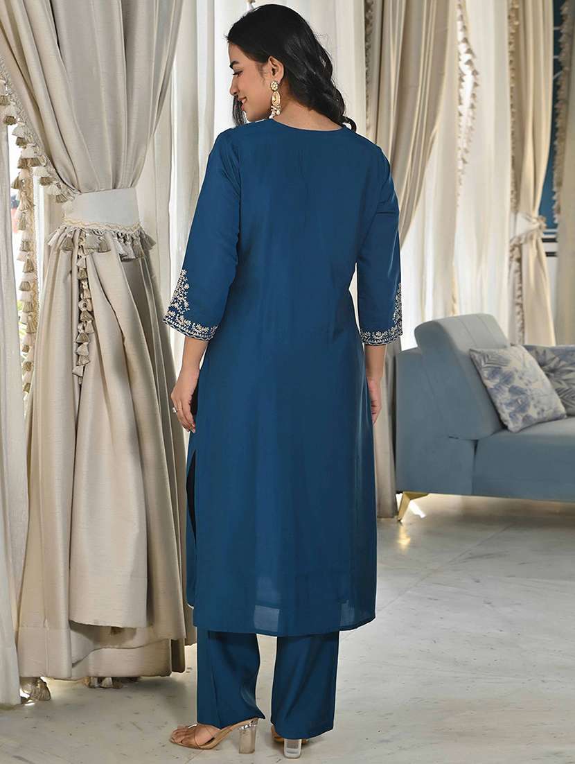 women three quarter sleeve kurta pant with dupatta set - 21919882 - Standard Image - 3