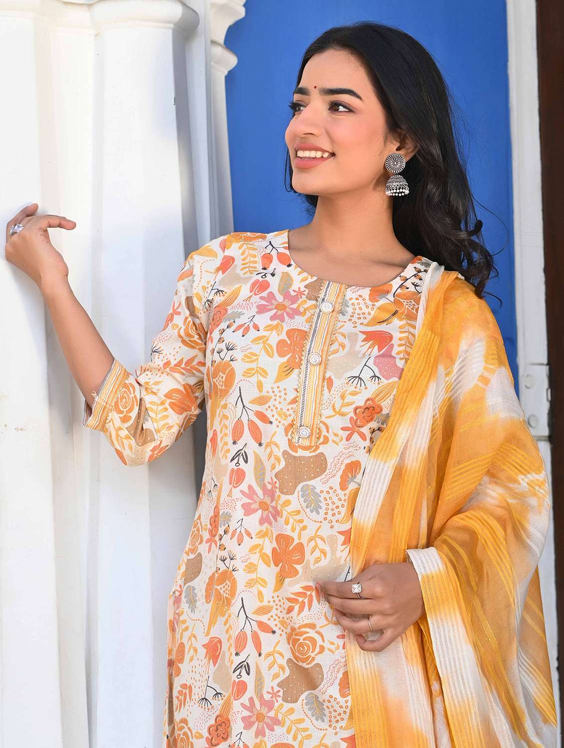 women three quarter sleeve kurta pant with dupatta set - 21919887 - Standard Image - 3