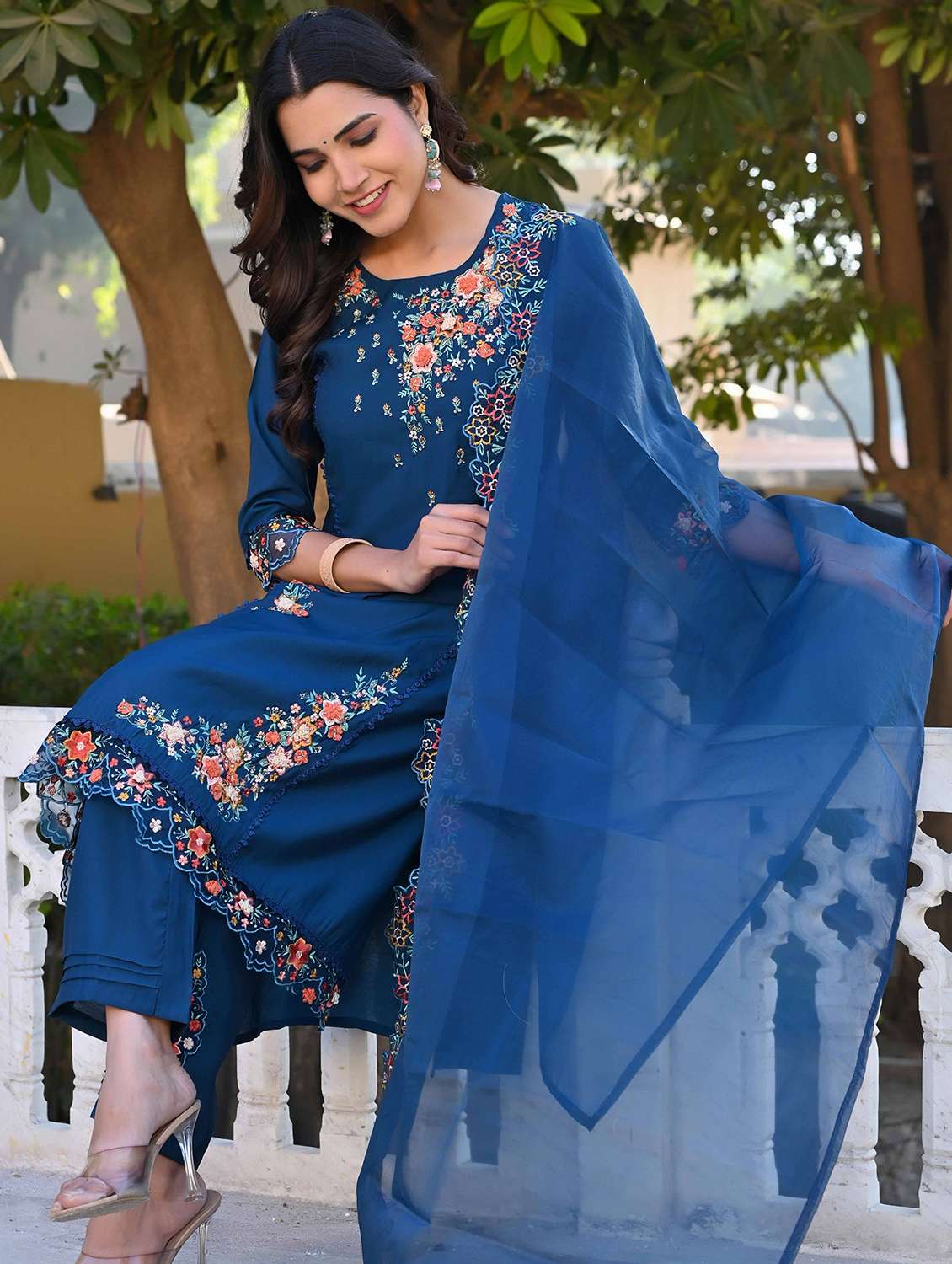 women three quarter sleeve kurta pant with dupatta set - 21919894 -  Standard Image - 3