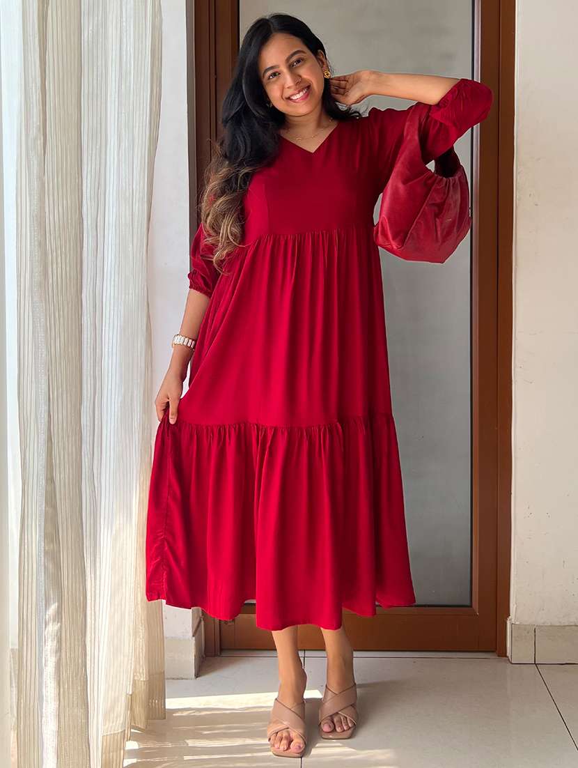women red solid three quarter sleeve tiered dress