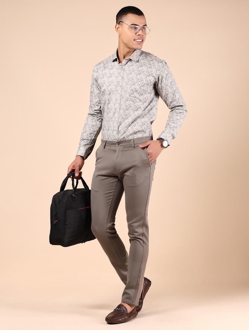men solid mid rise regular fit chinos - 21922843 - Standard Image - 5