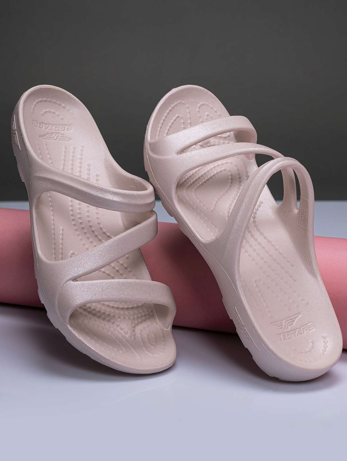 women solid slip on slider - 21923195 -  Zoom Image - 0