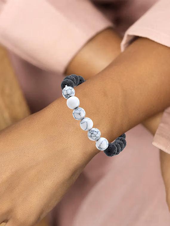 women black beaded bracelet - 21923884 - Standard Image - 3