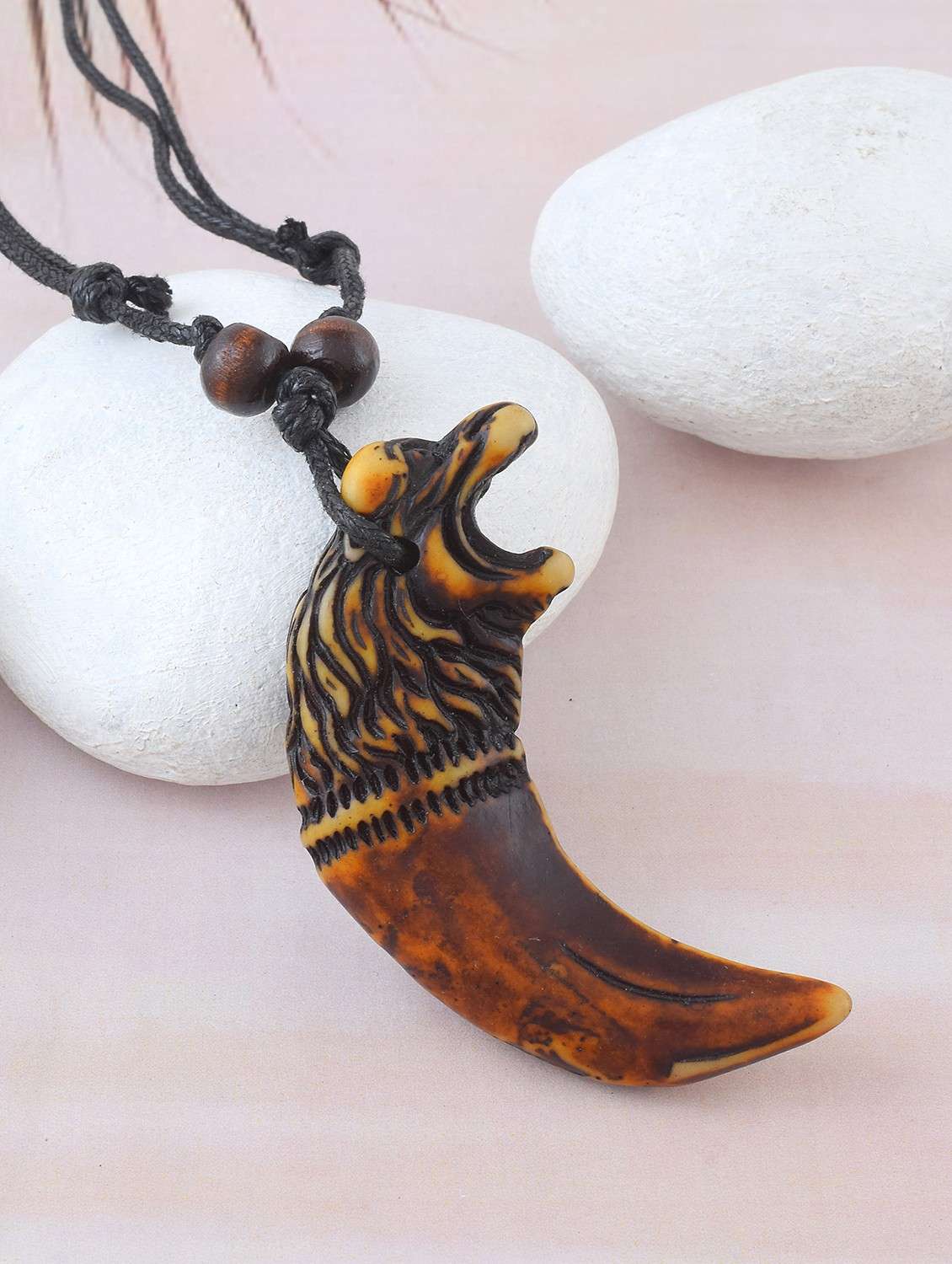 polyresin wolf mouth horn shaped neckalce