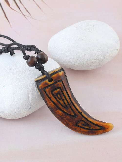 polyresin antique horn shape necklace - 21924047 -  Standard Image - 0