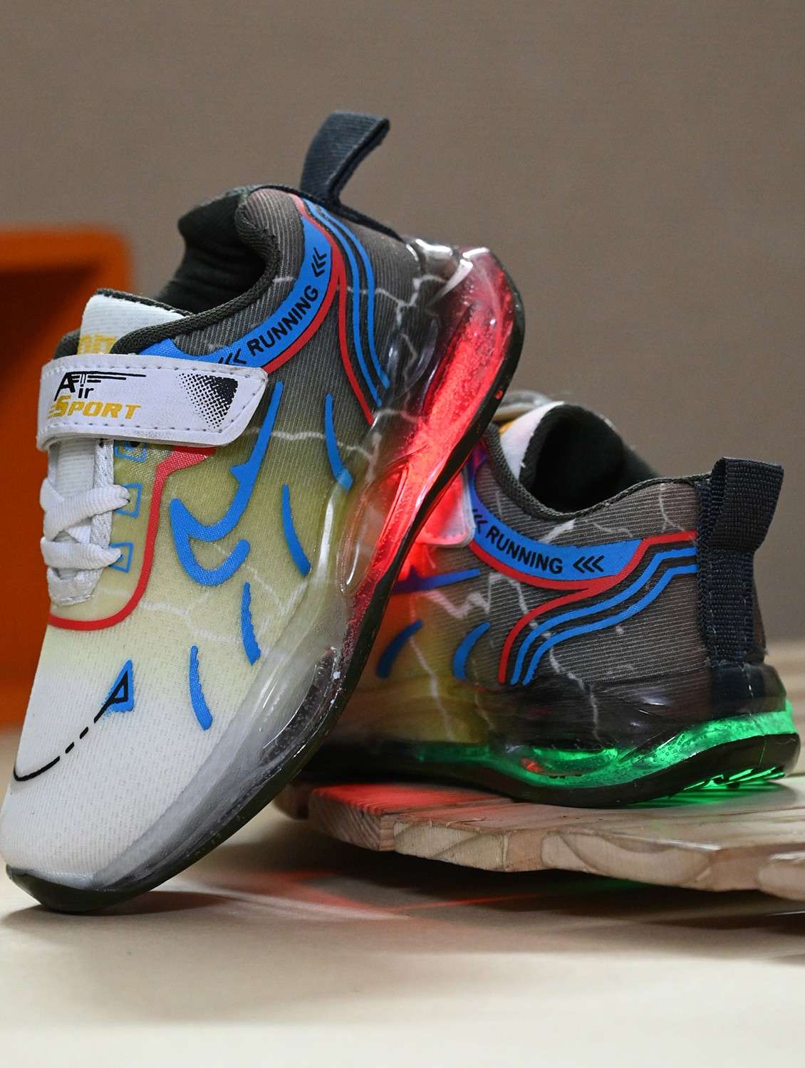 boys printed lace up sports shoe