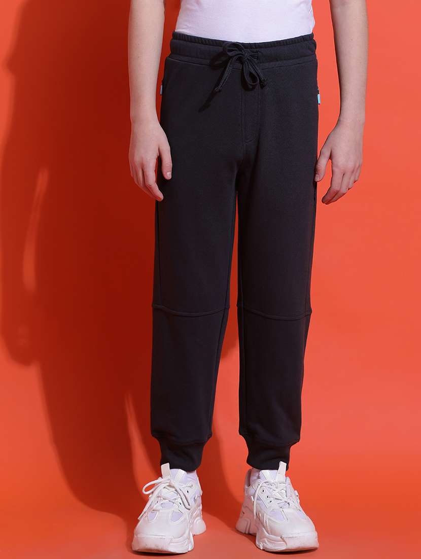 boys solid mid rise regular fit jogger