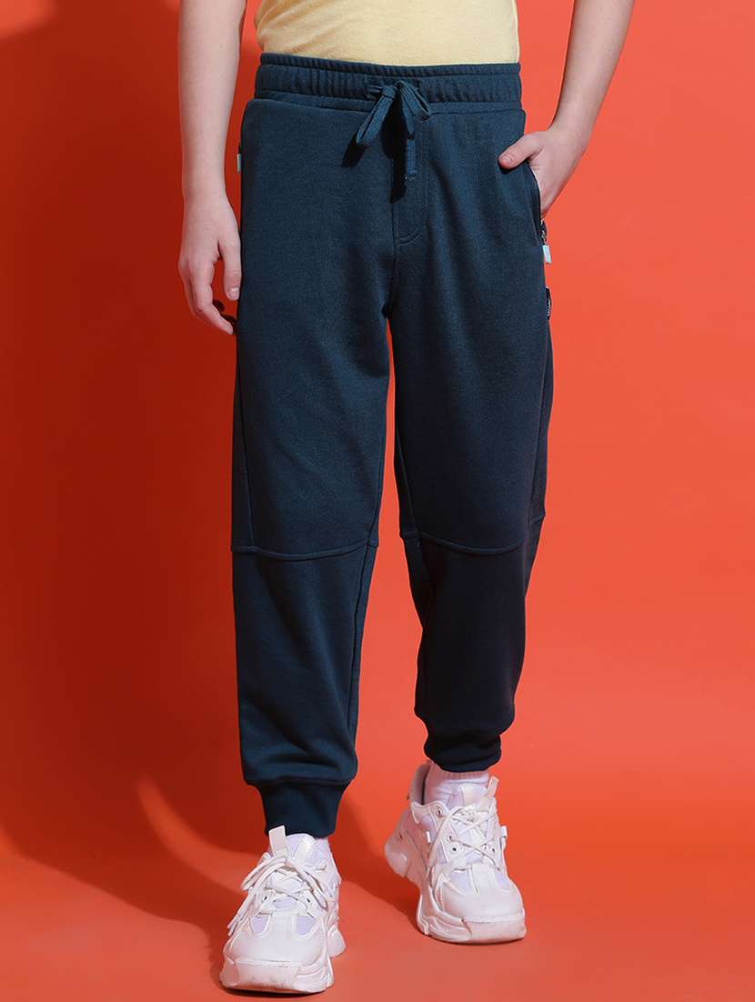 boys solid mid rise regular fit jogger