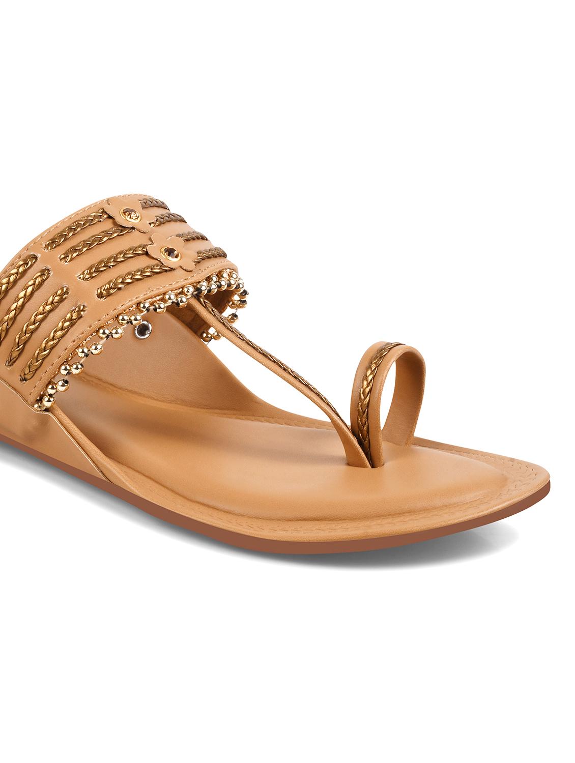 beige pu one toe kolhapuris - 21930389 - Standard Image - 5