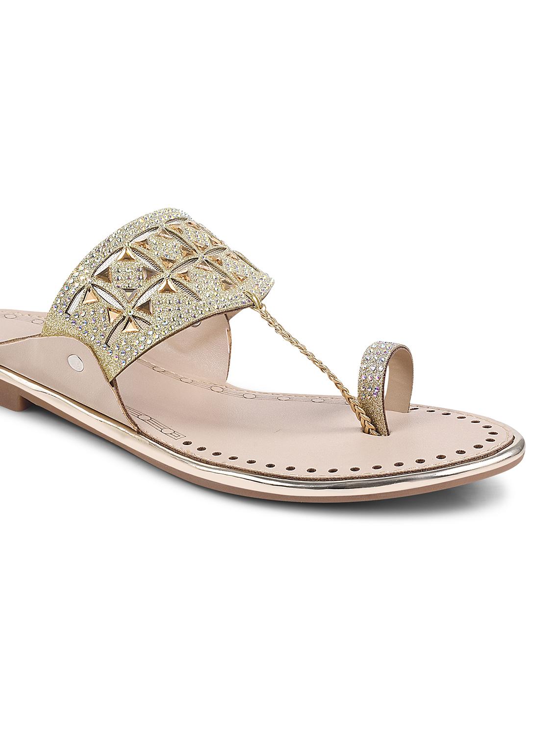women embellished one toe kolhapuri - 21930404 - Standard Image - 5