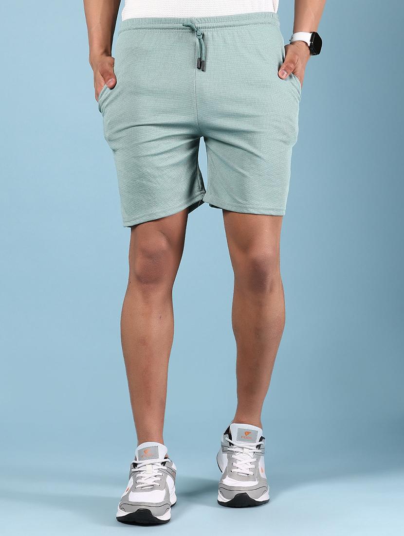 men solid mid rise regular fit shorts - 21930425 - Zoom Image - 0