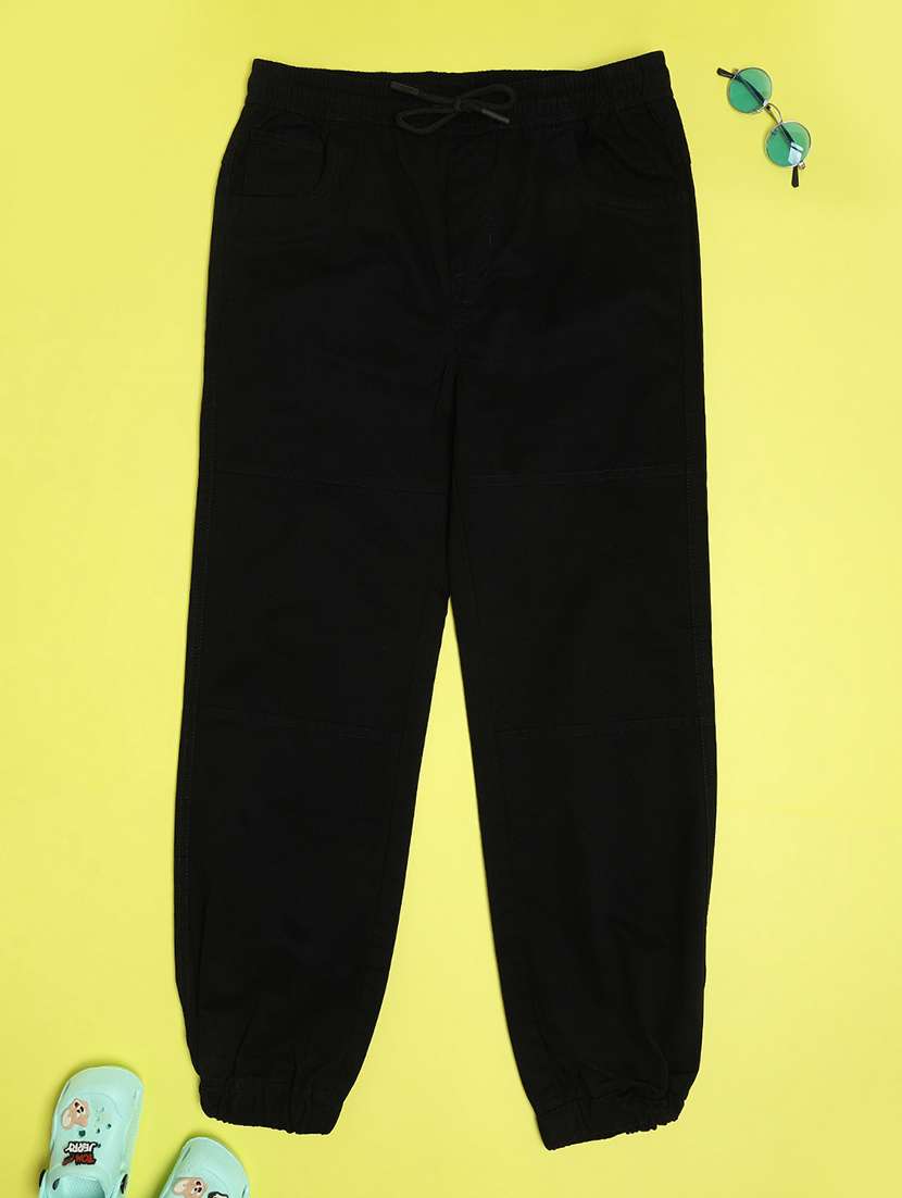 boys solid mid rise joggers