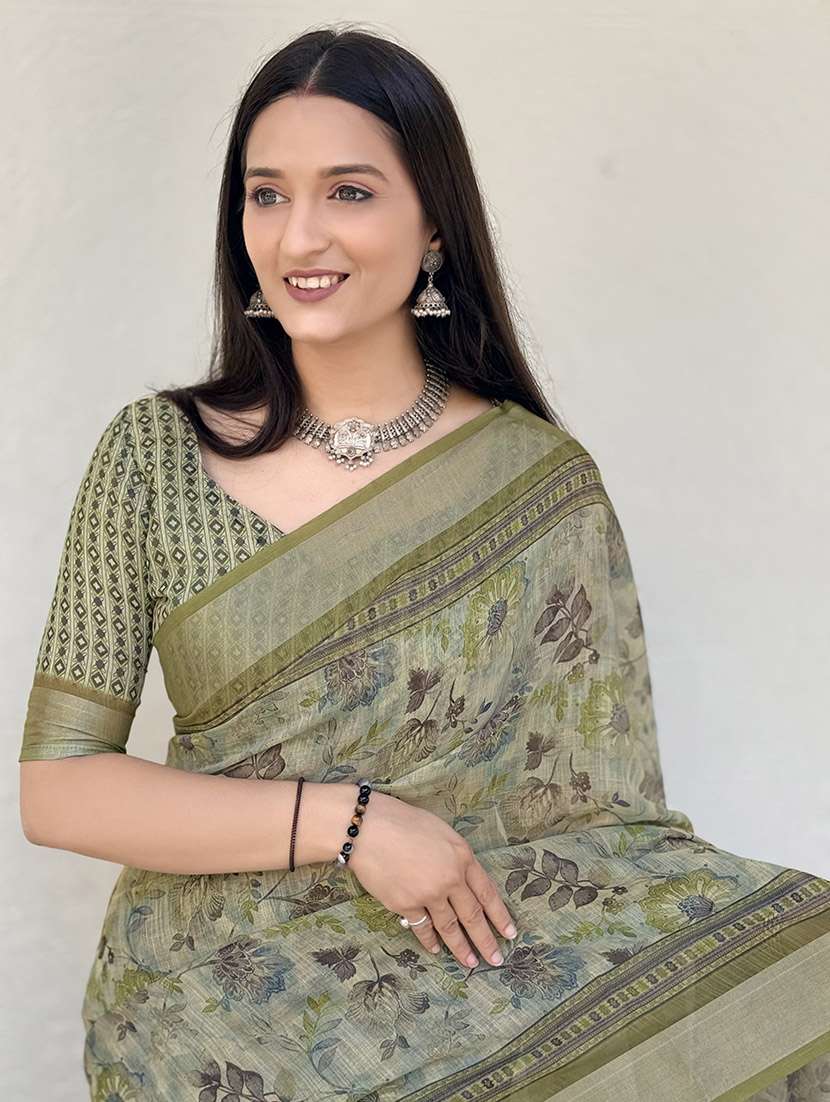 women printed casual wear saree with blouse - 21931215 - Standard Image - 5