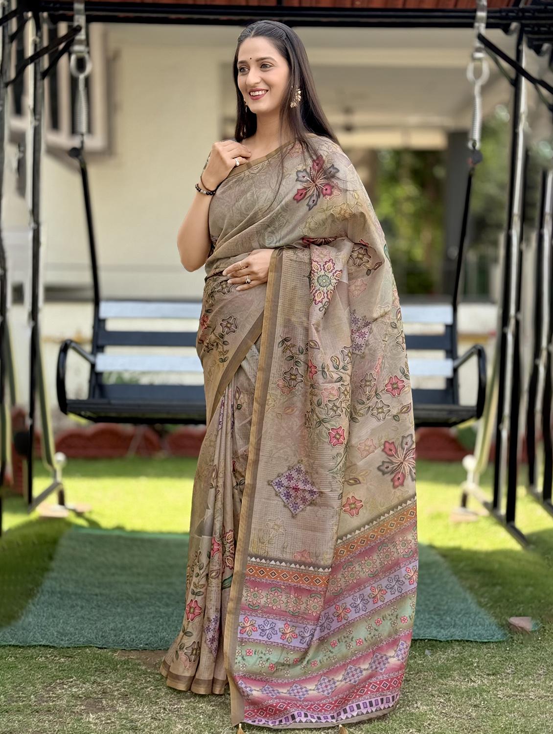 women printed casual wear saree with blouse - 21931234 - Zoom Image - 0