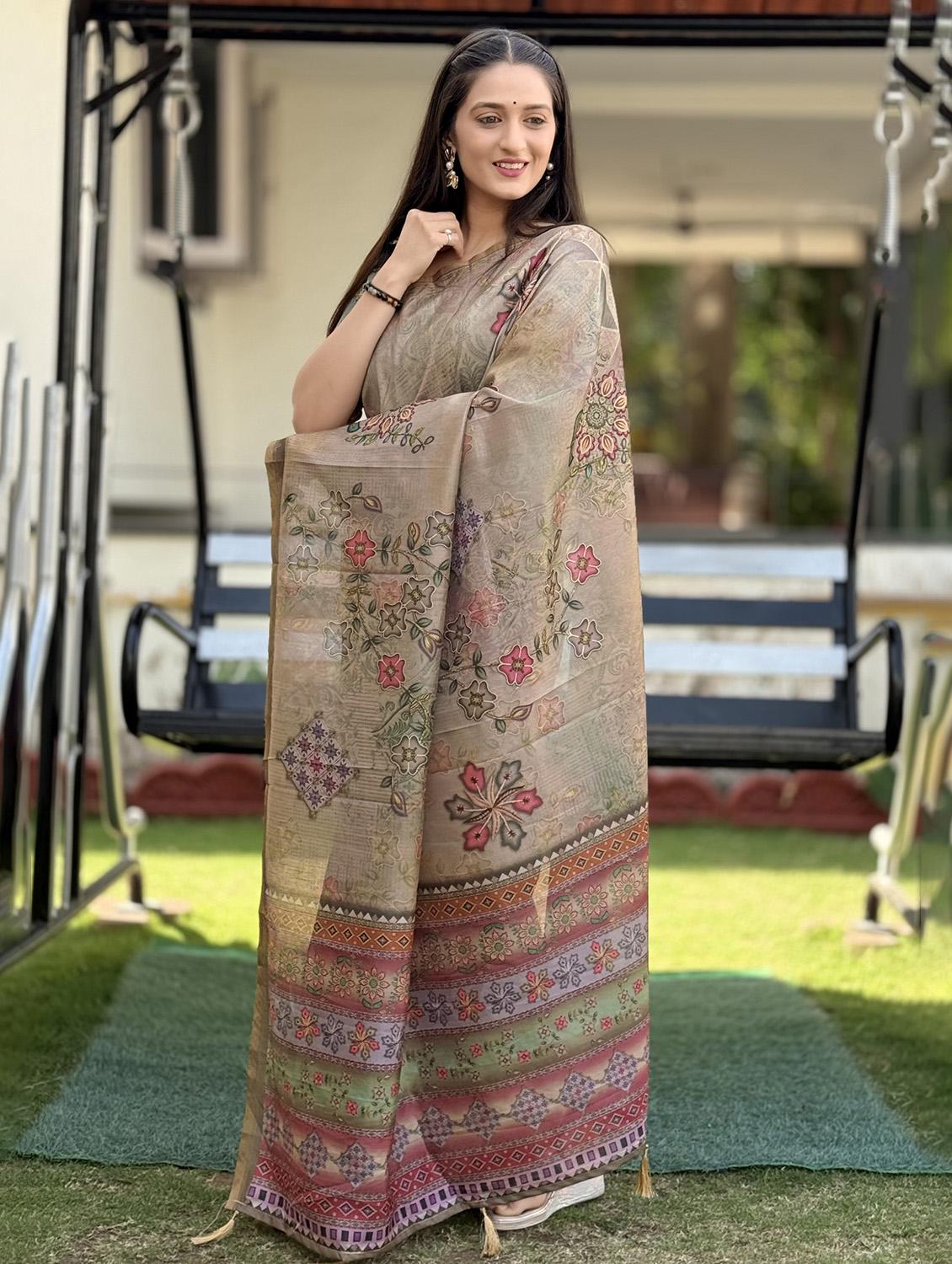 women printed casual wear saree with blouse - 21931234 - Standard Image - 3