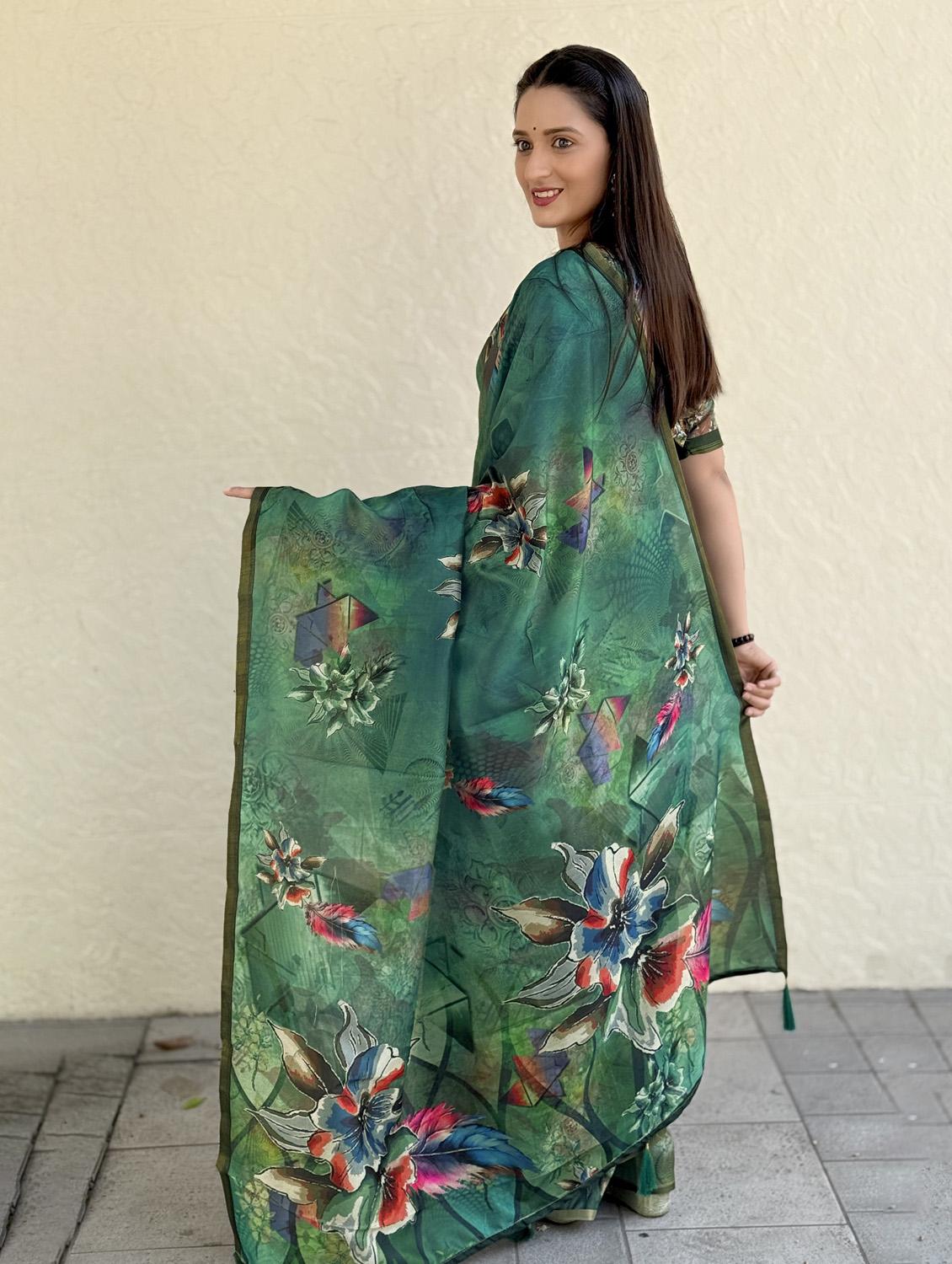 women printed casual wear saree with blouse - 21931238 - Standard Image - 3
