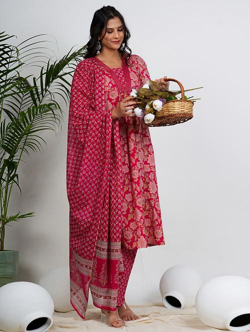 women three quarter sleeve kurta pant with dupatta set - 21931576 - Standard Image - 0