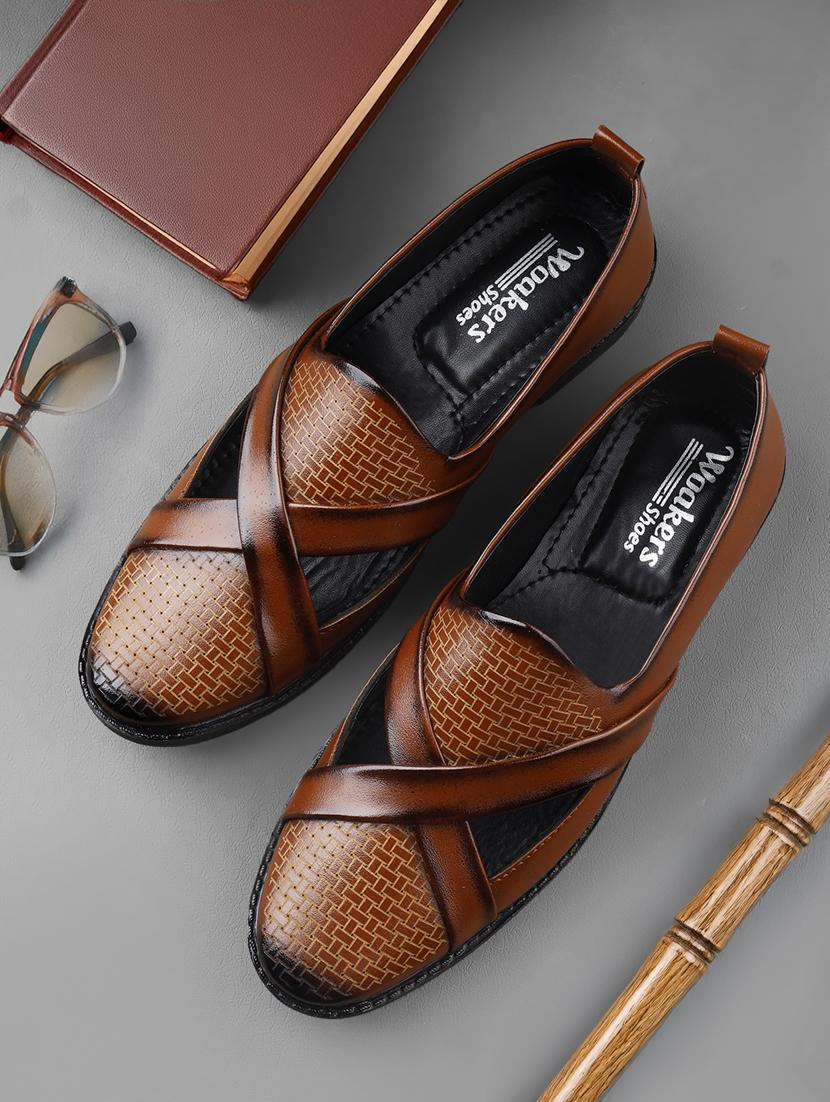 men tan slip on mojari